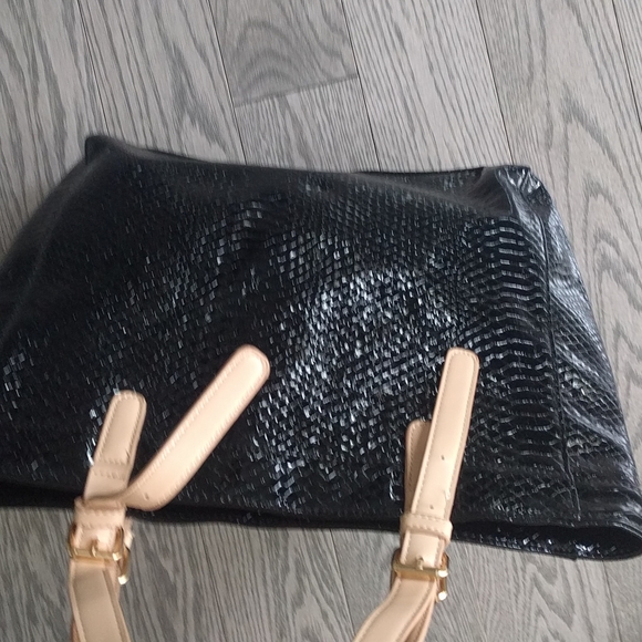 Beautiful Faux leather tote bag 🍀🌸🌸 - Picture 4 of 8